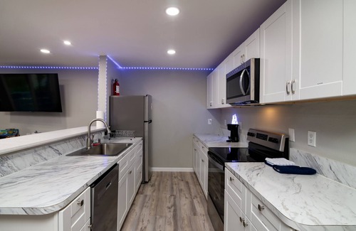 West Arlington Apartment | Marvel VS Mario Clubroom apartment in brilliant Arlington with AC, WiFi