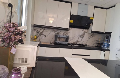 Karachi Apartment | Marvelous 3-BR apartment in center of Karachi.