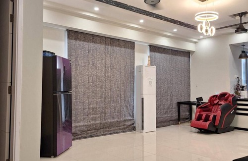 Karachi Apartment | Marvelous 3-BR apartment in center of Karachi.