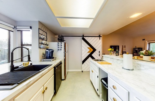 Mammoth Lakes Condo | Marvelous & elegant two-story condo w/mtn views, private hot tub, gas fireplace