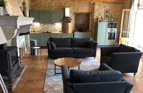 Charmes-sur-l'Herbasse House | Mas des Poutres - Gîte Rose 100M2