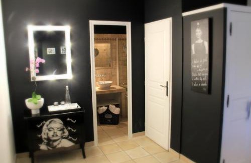 Gordes Hotel | Mas des Romarins, The Originals Relais