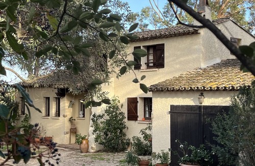 Les Restanques Villa | Mas provençal in Grimaud with swimming pool and view of the Gulf of St-Tropez