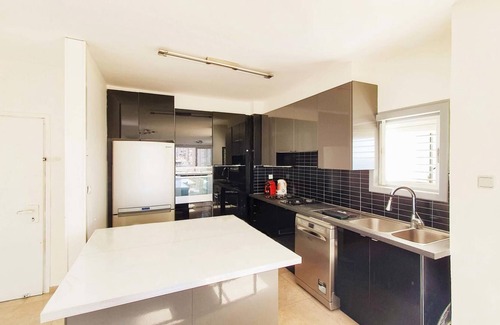 Bat Yam Apartment | Masaryk Musk in Bat Yam