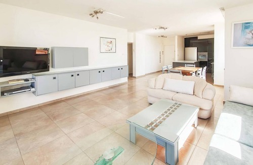 Bat Yam Apartment | Masaryk Musk in Bat Yam