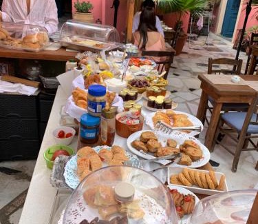 Rhodes Bed & Breakfast | Mascot Garden Rooms