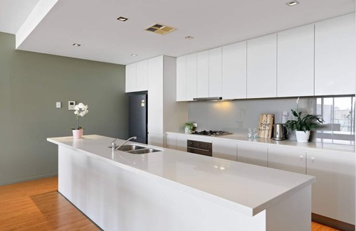 Mascot Condo | Mascot luxe 3 beds apt 2 car space with city view
