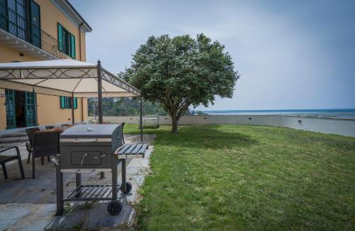 Massarosa Villa | Massarosa Front Lake, The Gargoyles