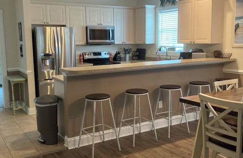 Central Myrtle Beach Condo | Massive 1st floor end unit. Luxury 3 bedroom 2 full bath open floor plan.