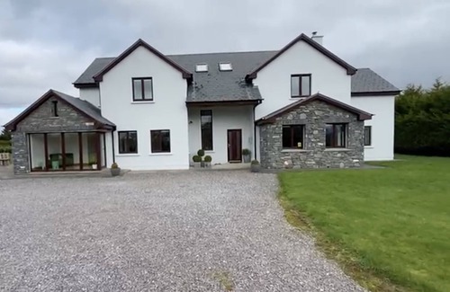 Killarney House | Massive Modern House with Sauna and Chickens! 🐔 Killarney, Co. Kerry