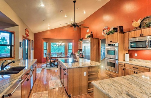Torreon House | Massive Show Low Cabin with Deck - 3 Miles to Lake!