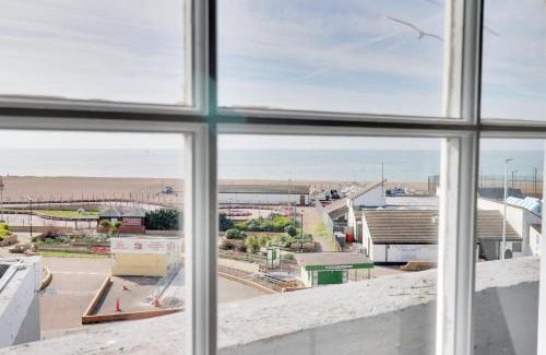 Old Town Hastings Apartment | master accommodation suite 11 sea view