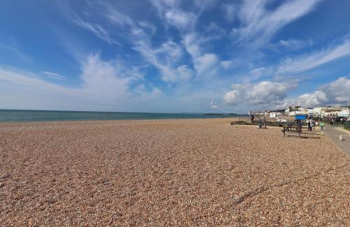 Old Town Hastings House | Master accommodation suite 8