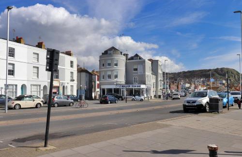 Old Town Hastings House | Master accommodation suite 8