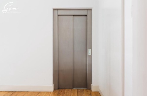 Santo Amaro Apartment | Master Architectural Gem in Alcântara