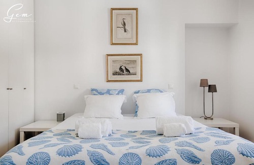 Santo Amaro Apartment | Master Architectural Gem in Alcântara