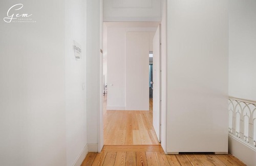 Santo Amaro Apartment | Master Architectural Gem in Alcântara