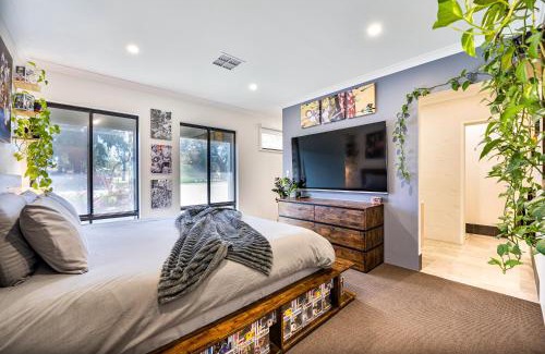 Beechboro House | Master bedroom Beechboro