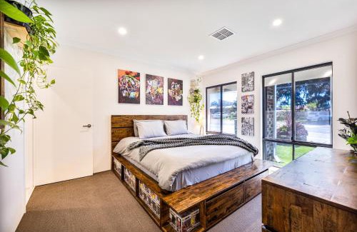 Beechboro House | Master bedroom Beechboro
