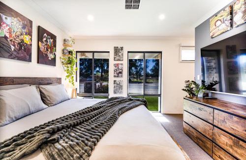 Beechboro House | Master bedroom Beechboro