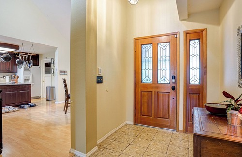 Cloverdale House | Master bedroom in half acre luxury reasort home. Zen quiet, private and peaceful