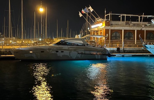 Trieste City Centre Boat Rental | MASTER BEDROOM WITH BATHROOM ON EXCLUSIVE YACHT IN DOWNTOWN TRIESTE