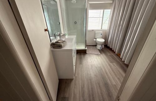 Bowen House | master room unit upstairs