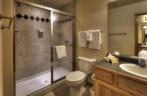 Four O'Clock Villa | Master Suite: Grand Timber Lodge @ Breckenridge CO