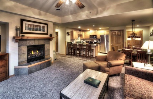 Four O'Clock Villa | Master Suite: Grand Timber Lodge @ Breckenridge CO