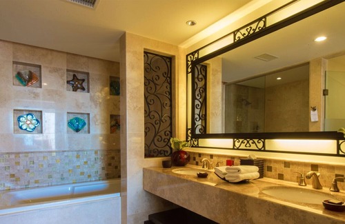 Los Cabos Resort | Master Suite with Studio lock-off. 2 rooms connected by door. Sleeps 8.