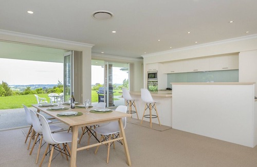 Matakana Cottage | Matakana Views - Matakana Holiday Home