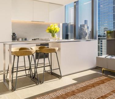 Southbank Apartment | Matilda's Skyview - Luxe 2BR, 2BA Near Crown