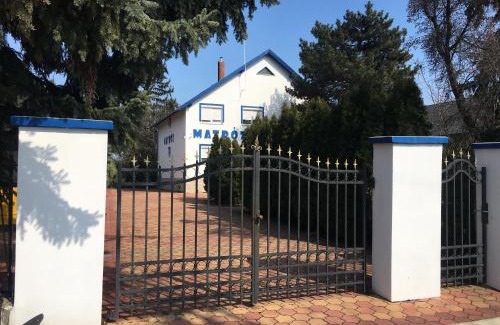 Revfulop House | Matróz