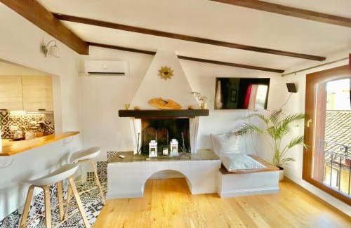 Trastevere Apartment | Mattia's penthouse - view over Trastevere roofs