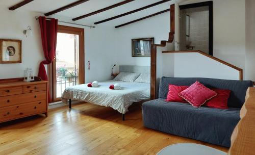Trastevere Apartment | Mattia's penthouse - view over Trastevere roofs