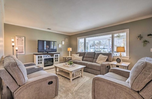 Mattituck House | Mattituck Home with Fireplaces - Near Wineries
