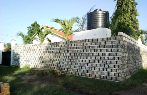 Ukunda House | Maui Palm house, Ukunda, 4 bedroom secure compound, 10 minutes to the beach.