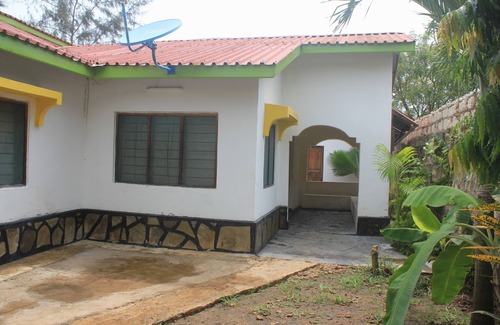 Ukunda House | Maui Palm house, Ukunda, 4 bedroom secure compound, 10 minutes to the beach.