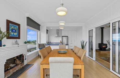 Skenes Creek House | MAVI BEACH HOUSE - Stylish home opposite beach