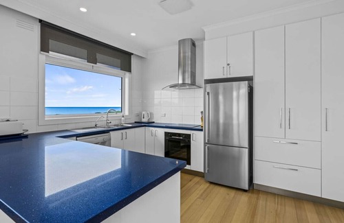 Skenes Creek House | MAVI BEACH HOUSE - Stylish home opposite beach