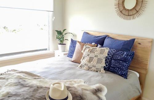 Skenes Creek House | MAVI BEACH HOUSE - Stylish home opposite beach