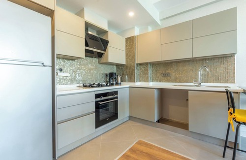 Lara Condo | Maxi Sirius Town