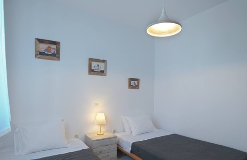 Ampelas Condo | maya apartment sea front aparent in the center of ampelas paros