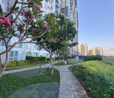 Pasig Apartment | Mayas Home in Pasig Aesthetic and Cozy with Pool access and Netflix