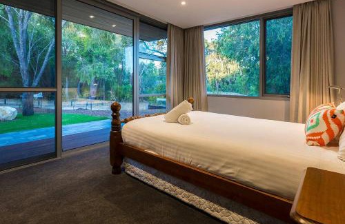 Dunsborough House | Maybrook - Minutes from Meelup Beaches and Dining