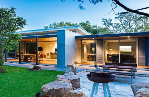 Dunsborough House | Maybrook - Minutes from Meelup Beaches and Dining