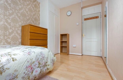 Tower Hamlets Apartment | MAYDWELL HOUSE - DELUXE GUEST ROOM 2
