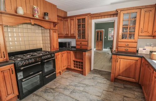 Bridlington Cottage | MAYFIELD SANDS, pet friendly, with a garden in Bridlington