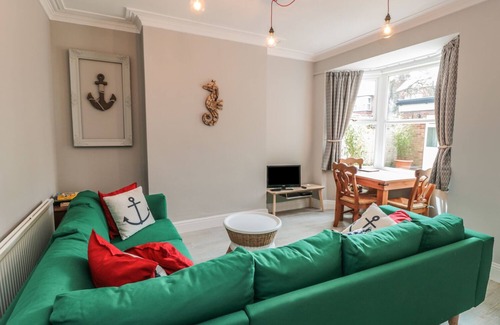 Bridlington Cottage | MAYFIELD SANDS, pet friendly, with a garden in Bridlington