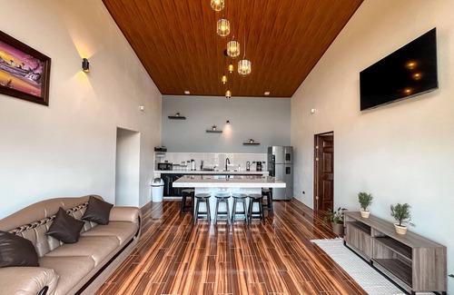 Penas Blancas House | Mayoli Hill Family Villa Private Pool & Volcano View